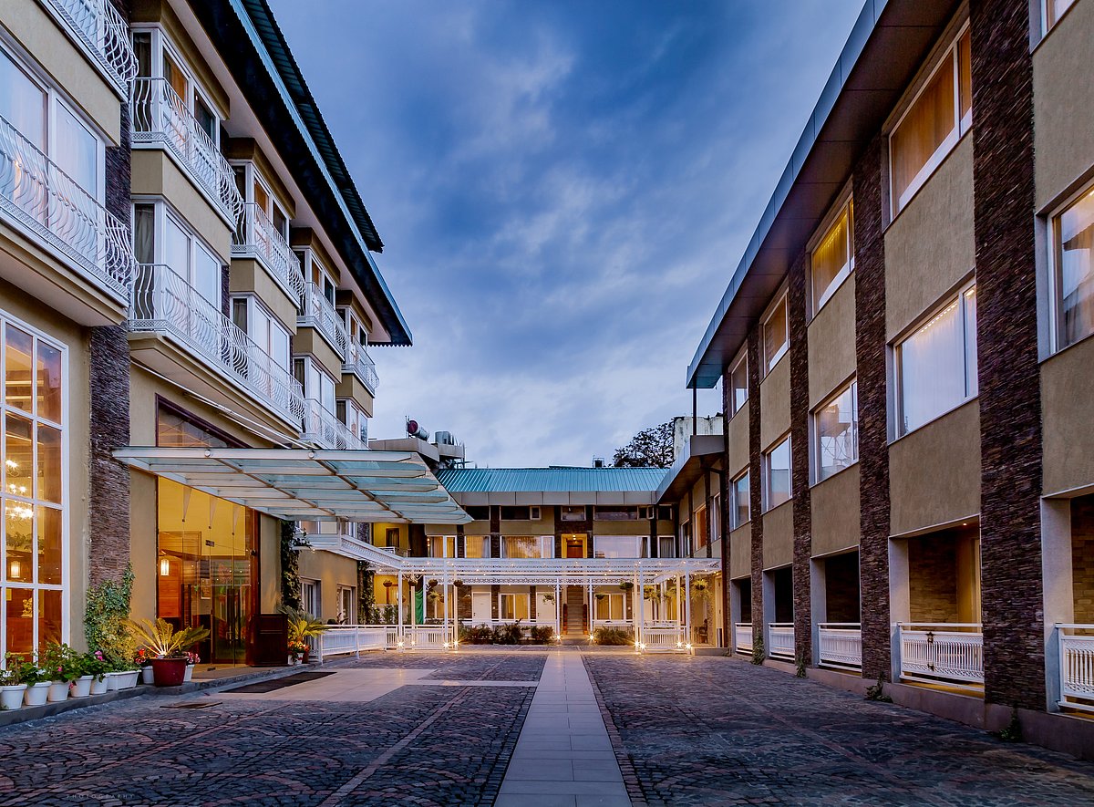 The main porch of Fern Brentwood Resort